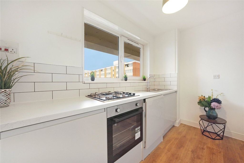 Property photo 2 of 15 Picture No. 18