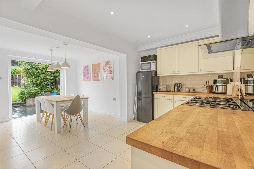 Property photo 3 of 20 Kitchen Diner