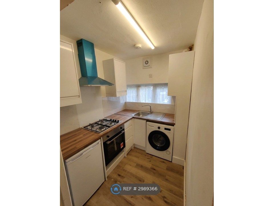 Property photo 3 of 8 Kitchen