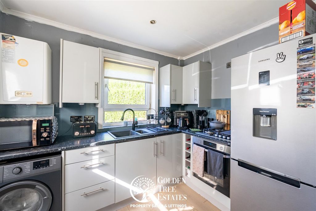 Property photo 3 of 40 Kitchen