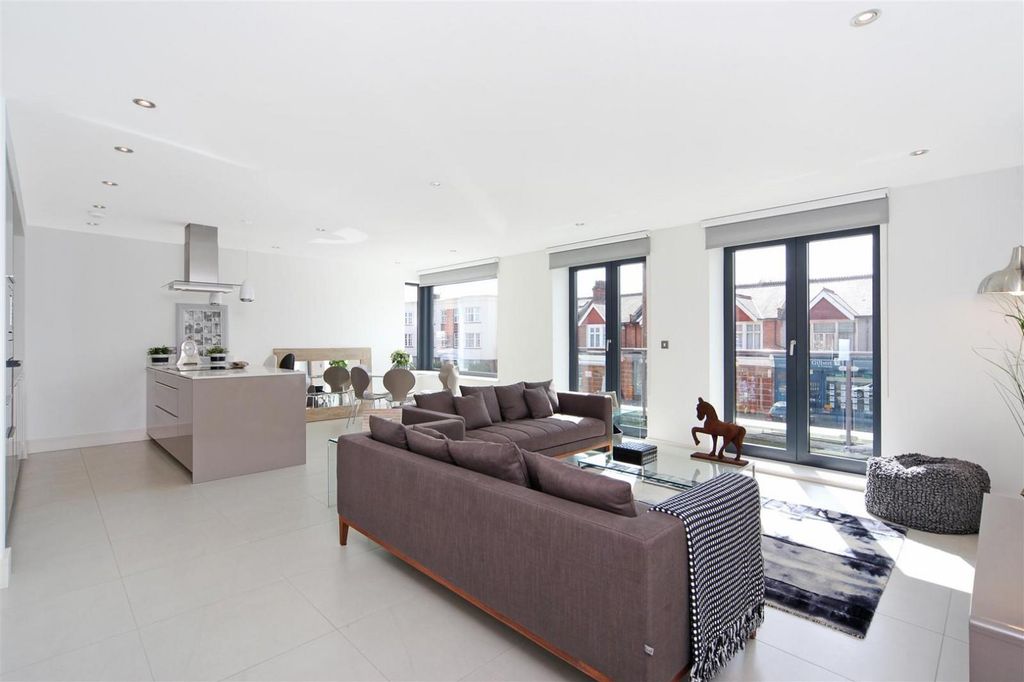 Property photo 3 of 8 Image