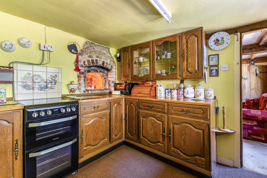 Property photo 3 of 13 Kitchen