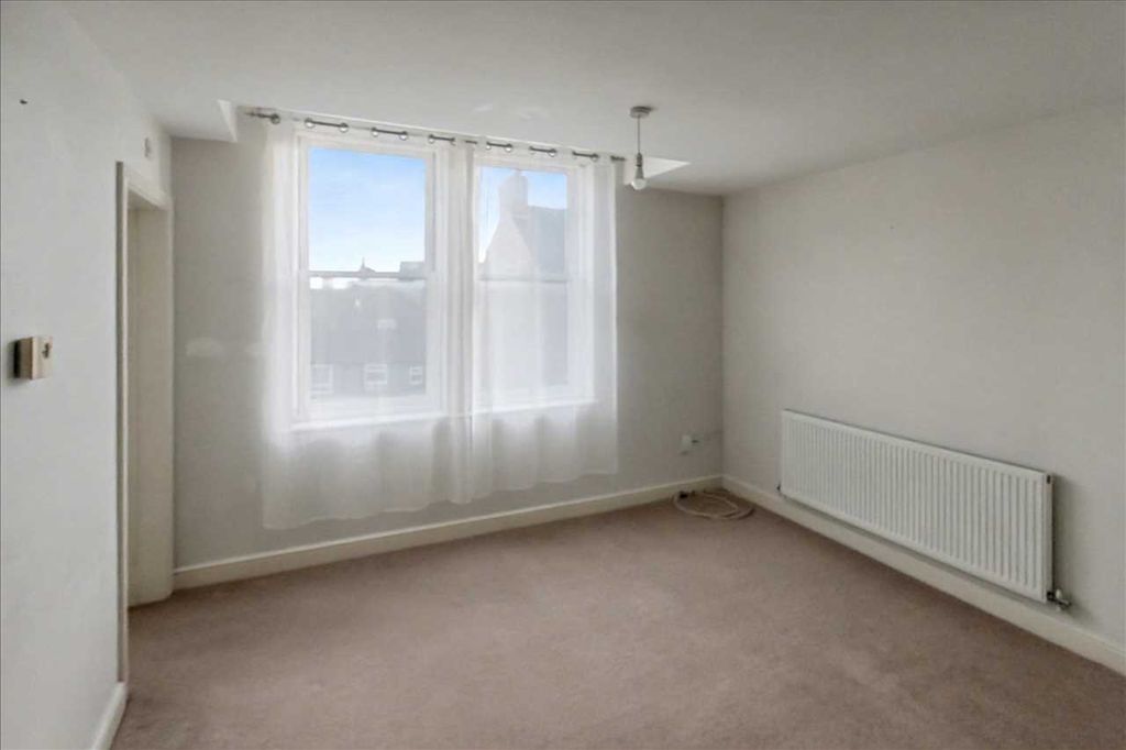 Property photo 2 of 8 Lounge