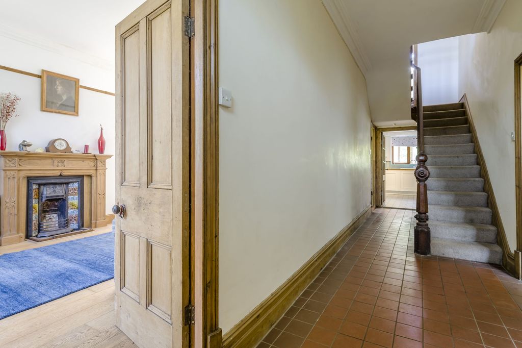 Property photo 2 of 35