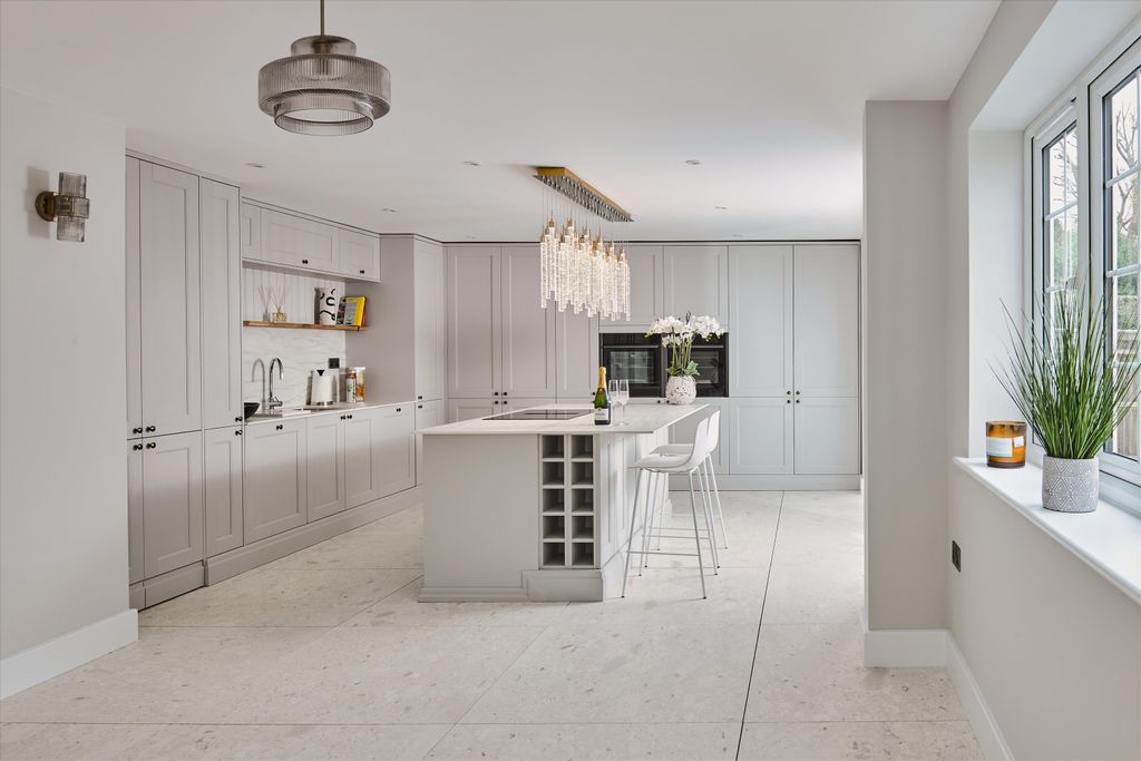 Property photo 2 of 24 Image