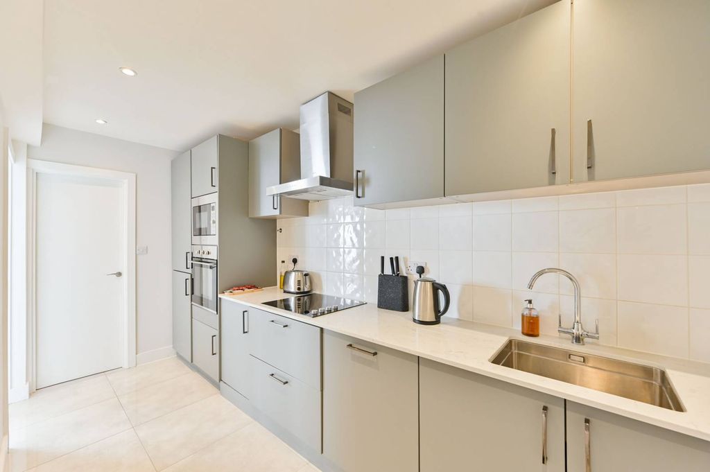 Property photo 3 of 10