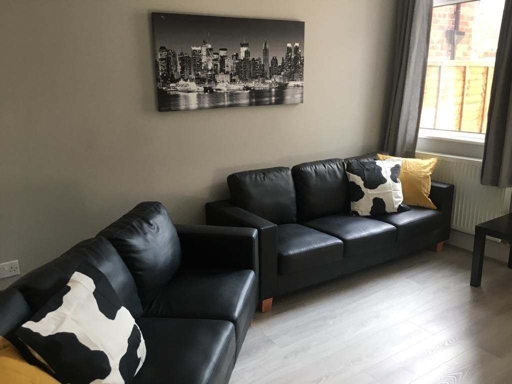 Property photo 3 of 13 Lounge