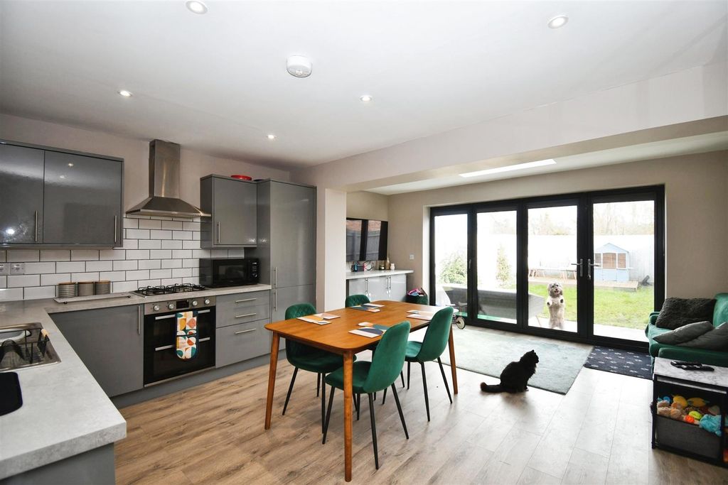 Property photo 2 of 18 Kitchen / Dining Room