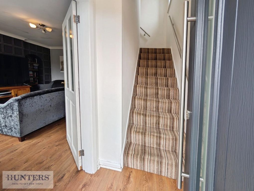 Property photo 3 of 18 Entrance Hallway