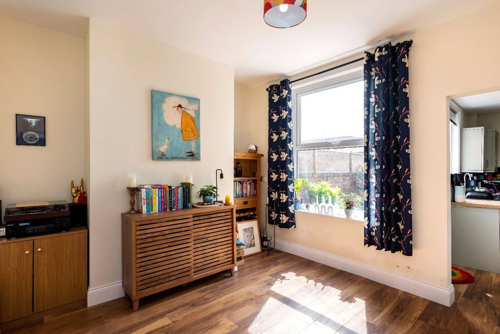 Property photo 3 of 10 Picture 3