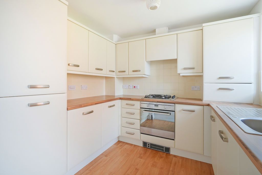 Property photo 3 of 19 Kitchen