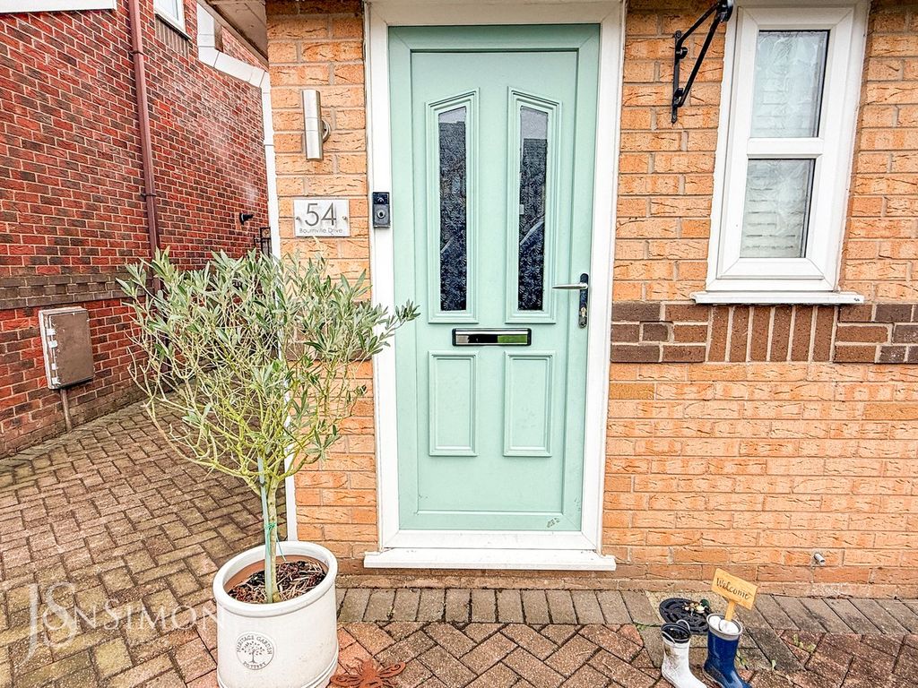 Property photo 2 of 28