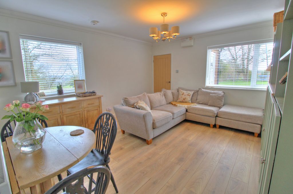 Property photo 3 of 16 Lounge Diner