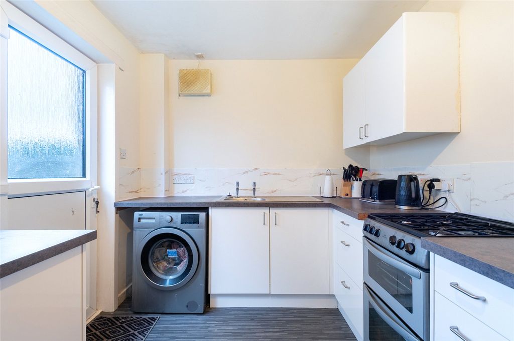 Property photo 3 of 27 Picture 3