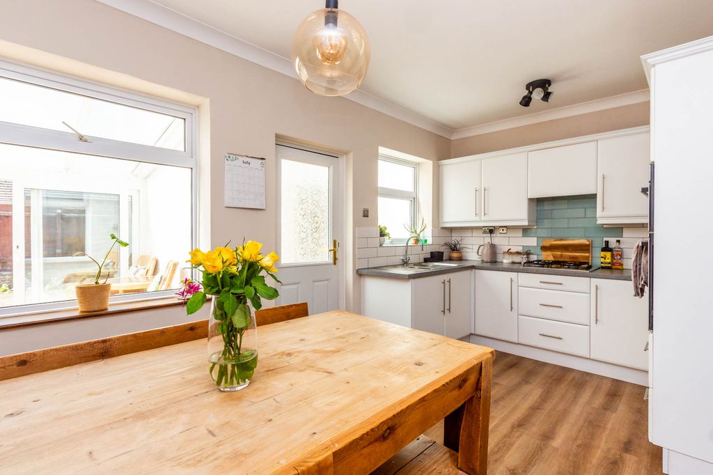Property photo 2 of 15 Kitchen/Dining Room