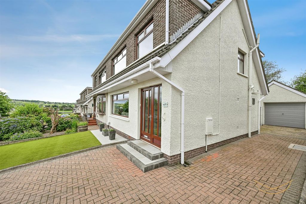 Property photo 3 of 35 Dhp-8.Jpg