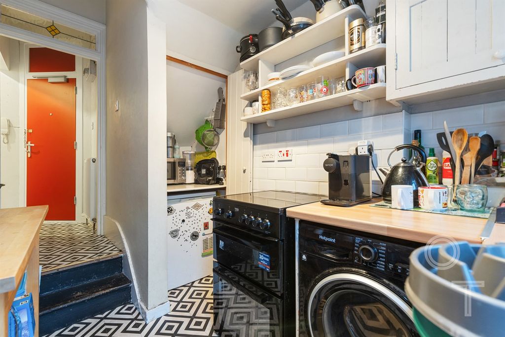 Property photo 2 of 10 Kitchen