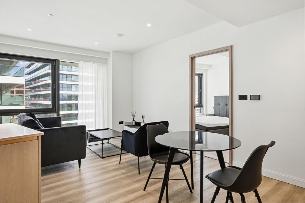 Property photo 3 of 12