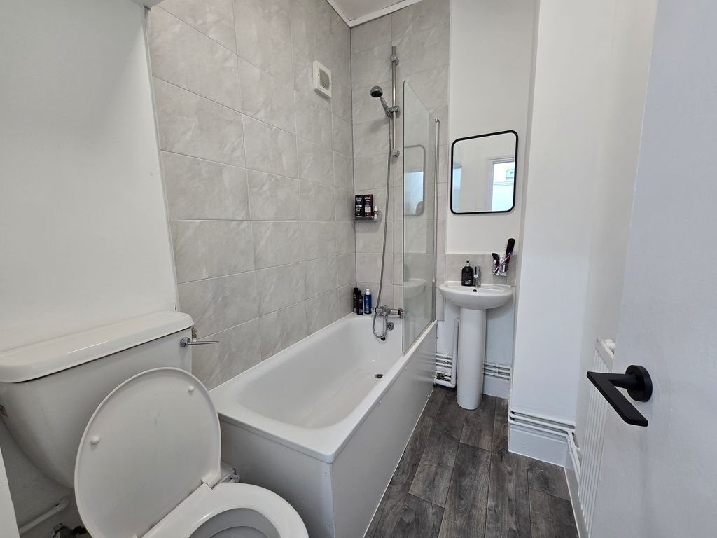 Property photo 2 of 6 Bathroom