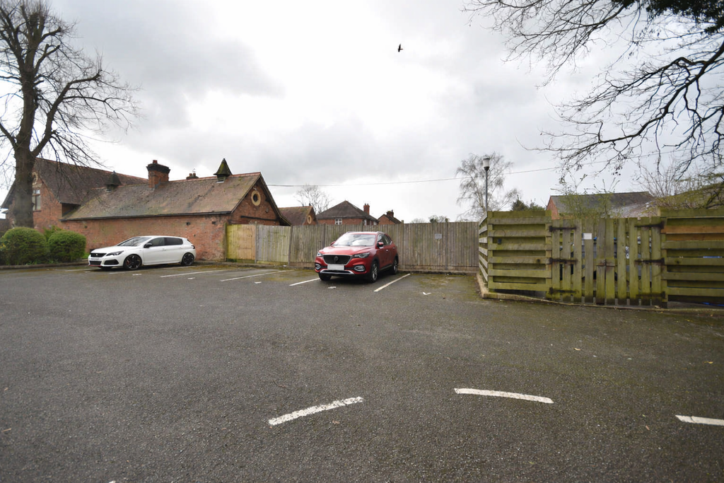 Property photo 3 of 11 Carpark