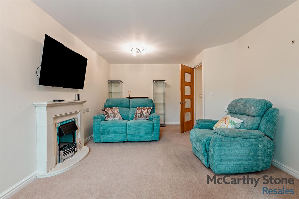 Property photo 2 of 28 8659509-Interior03-800.Jpg