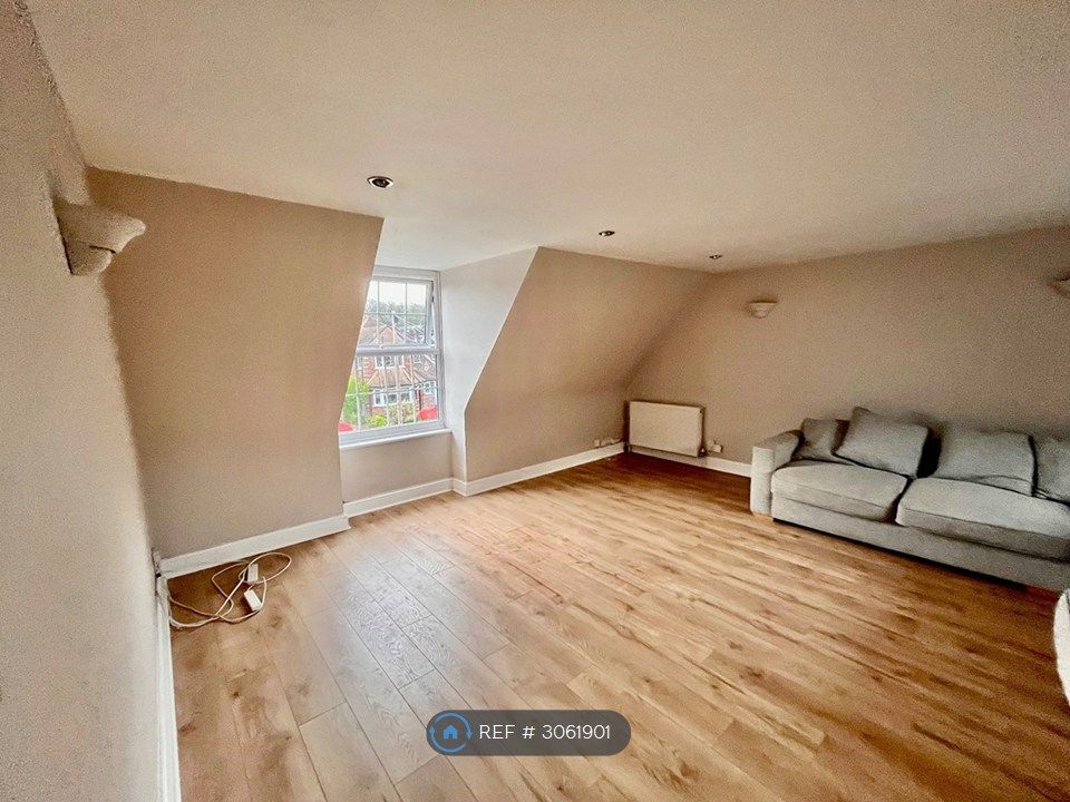 Property photo 3 of 11 Lounge / Dining Room