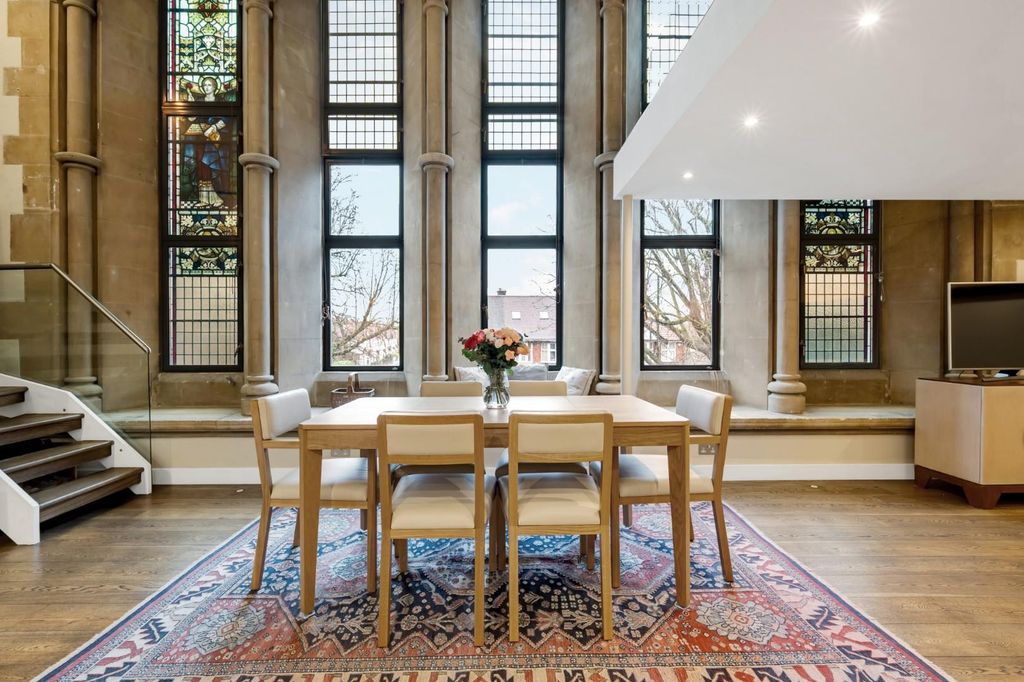 Property photo 2 of 11 Flat 6 Christchurch-6.Jpg