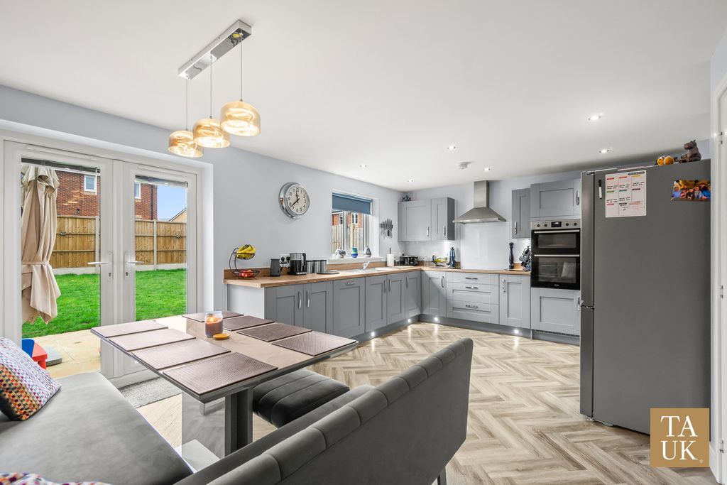 Property photo 2 of 24