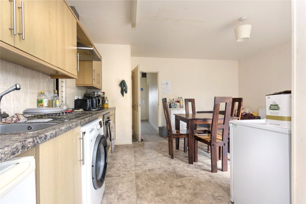 Property photo 3 of 10 Por220299_04