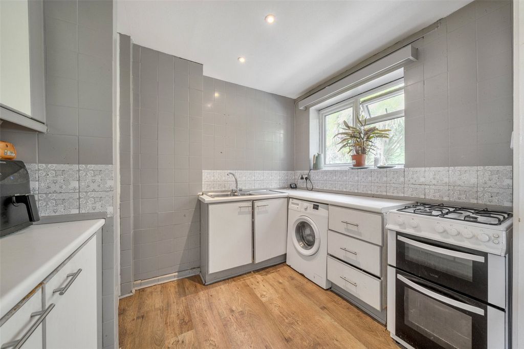 Property photo 3 of 12 Kitchen