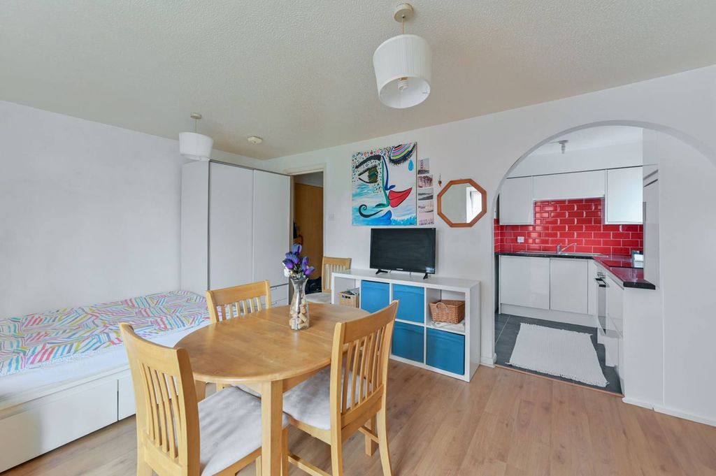 Property photo 2 of 5