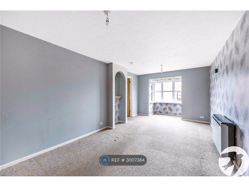 Property photo 3 of 11 Large Living Room
