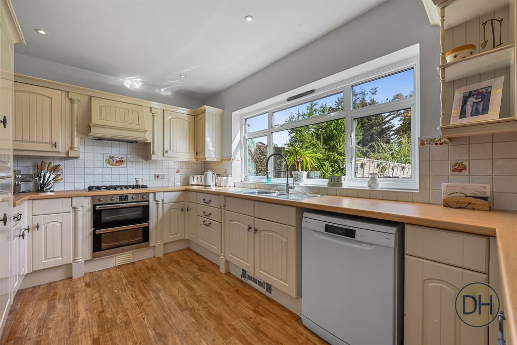 Property photo 2 of 31 Boleyn Way