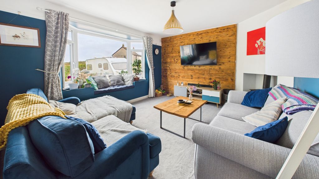 Property photo 2 of 17 Gallery