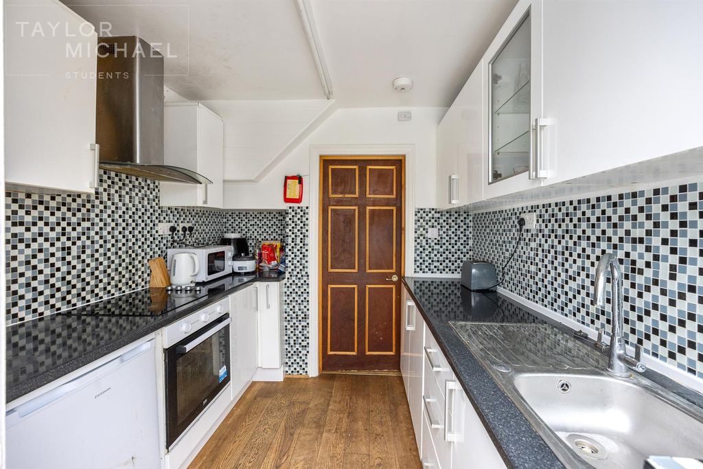 Property photo 2 of 12 Kitchen