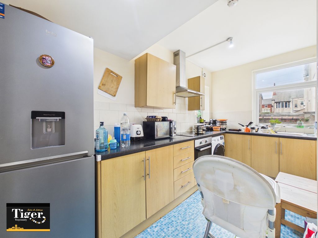 Property photo 3 of 19 Cam03440G0-Pr0558-Still005