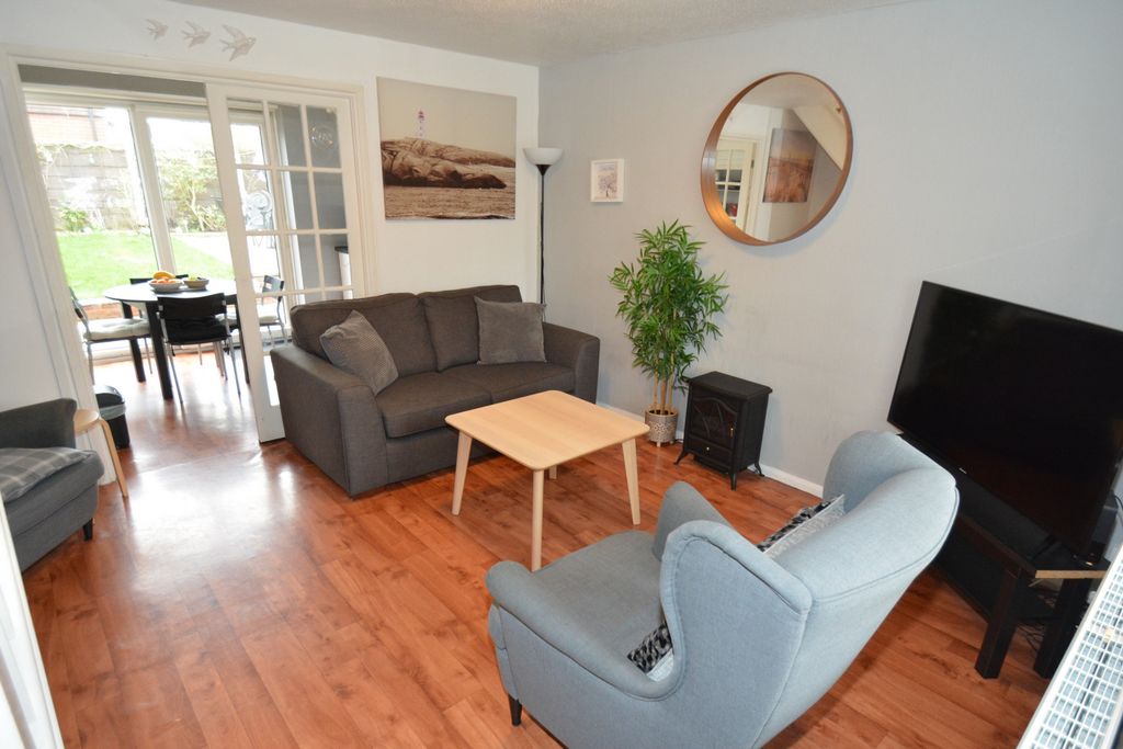 Property photo 3 of 10 Lounge