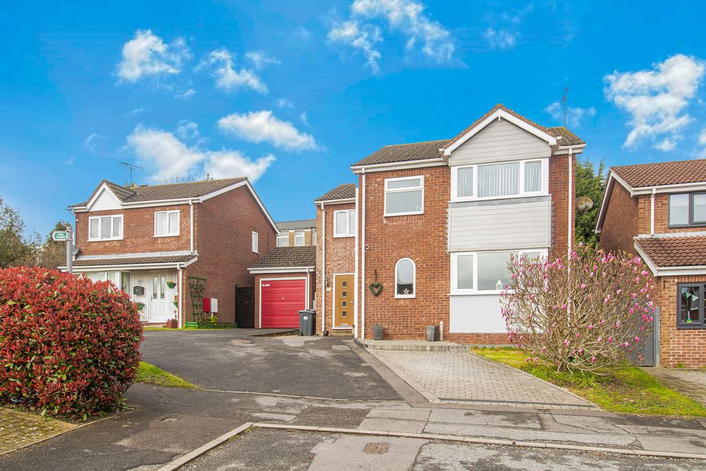 Property photo 1 of 33 Advert-07