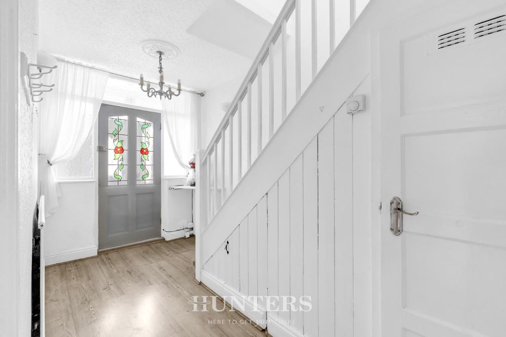 Property photo 2 of 25 Parkfield Road North (3).Jpg