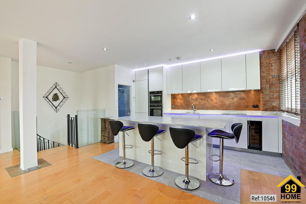 Property photo 1 of 14 Photo 0