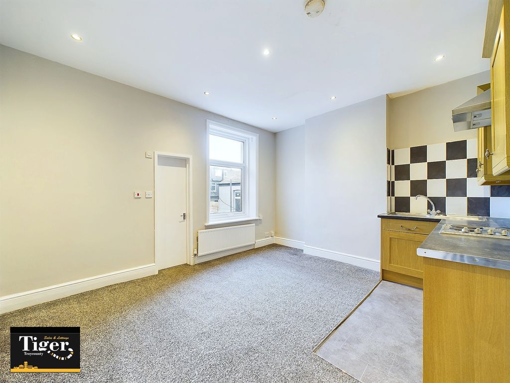 Property photo 2 of 5 Cam02176G0-Pr0443-Still001