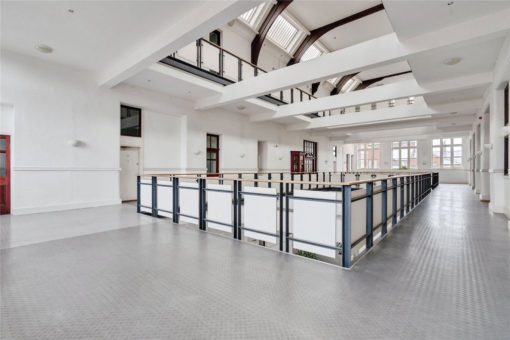 Property photo 2 of 17 Picture No. 25