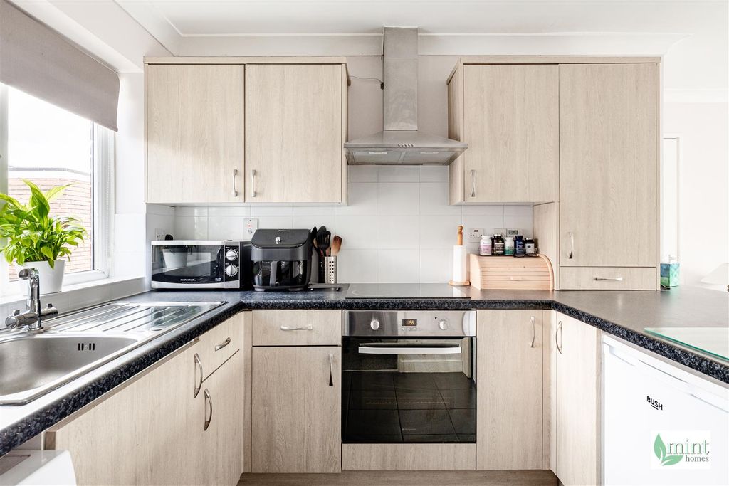 Property photo 3 of 9 Brantwood Gardens - Watermark-8.Jpg