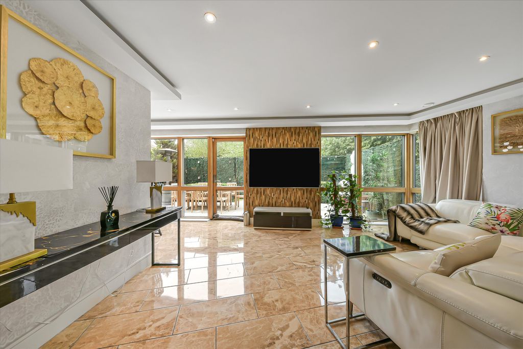 Property photo 1 of 17 Image