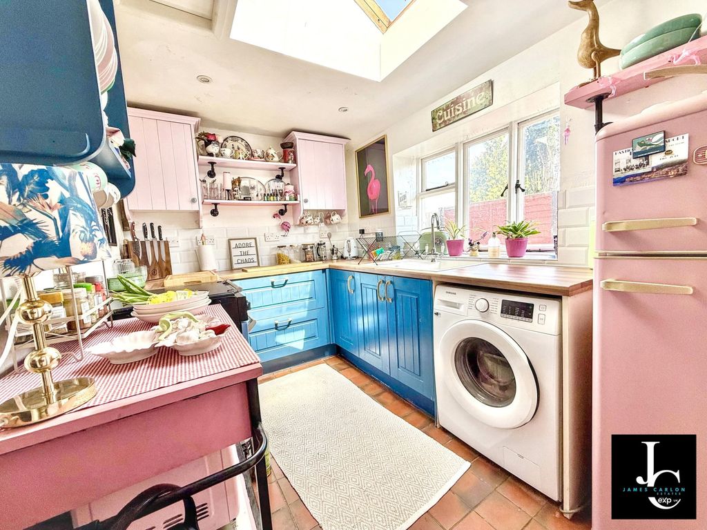 Property photo 2 of 25