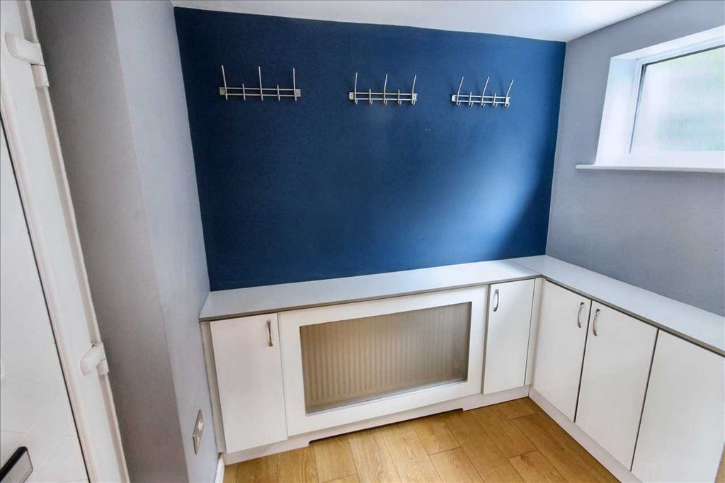 Property photo 2 of 30 Entrance Hall