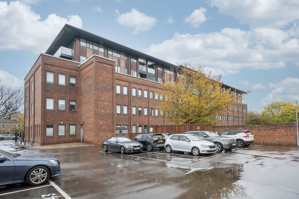 Property photo 2 of 10