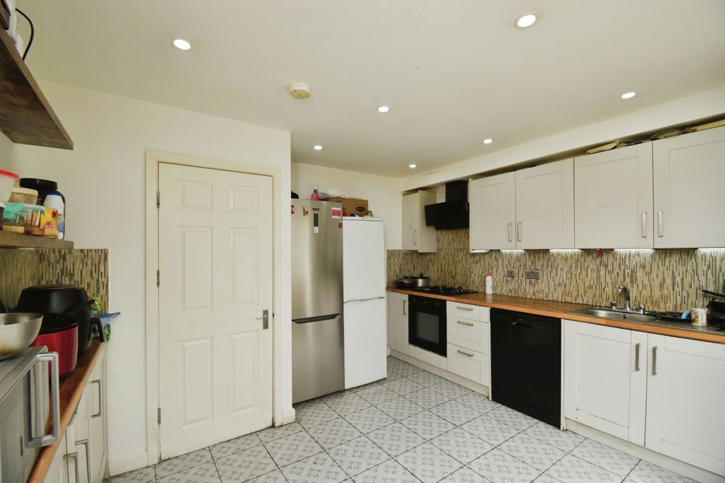 Property photo 3 of 20 Kitchen/Diner