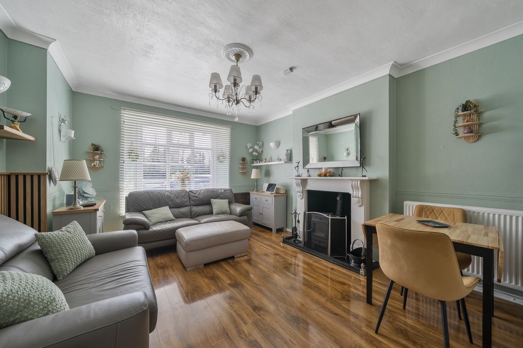 Property photo 2 of 21 1496297-19-19F8Fe734B295