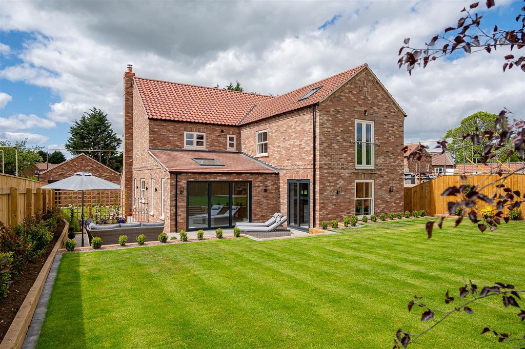 Property photo 1 of 37